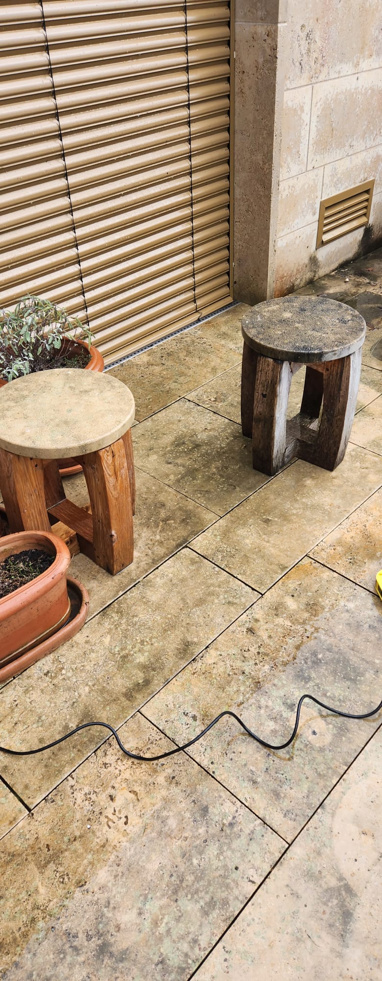 Reinigung von Terrassenboden und Steinplatten durch Medina R. Reinigung