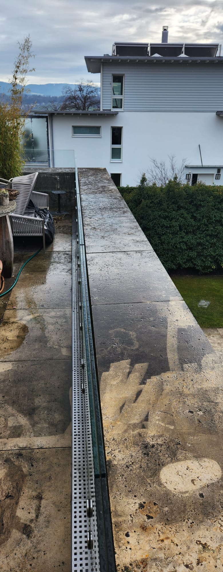 Reinigung von Terrassenboden und Steinplatten durch Medina R. Reinigung